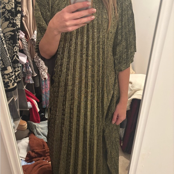 Tuckernuck Black and Gold Midi Dress - Grecian sevyn dress - worn once. Some out - Picture 3 of 3